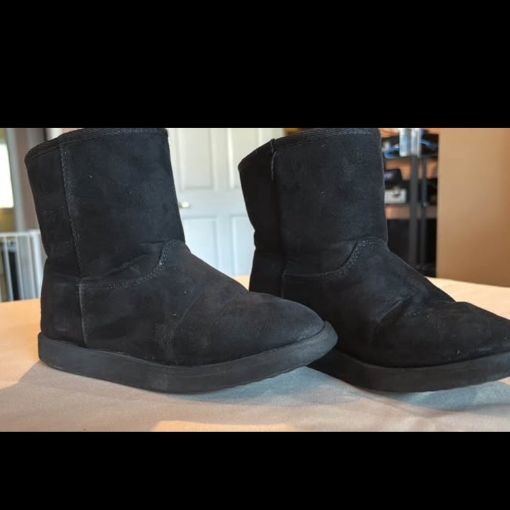 Stylish Girl’s Black Boots Size 2 Wonder Nation EUC